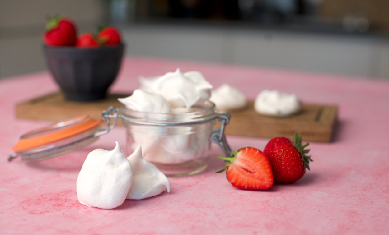 Quick Easy Vegan Meringue Recipe Love Oggs